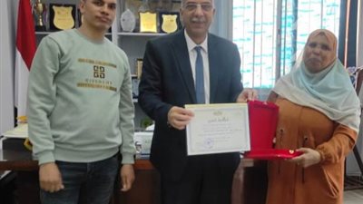 يوم الوفاء بتعليم الجيزة .. الجيار يكرم العاملين.. بالصور