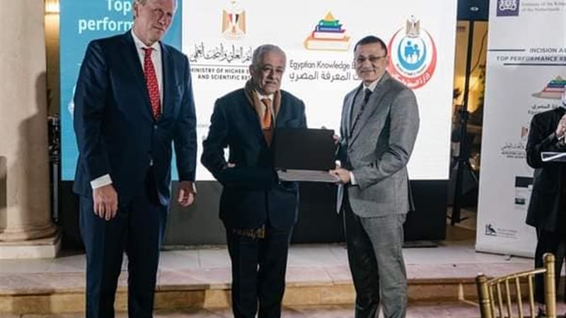 الدكتور محمود قورة