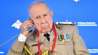 بعد تبون.. رئيس أركان الجيش الجزائري يهنئ فريق بلاده لكرة القدم بعد فوزه على نظيره المغربي