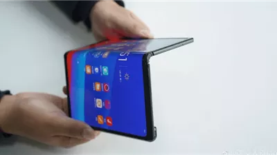 شركة صينية تنافس سامسونج بهاتف جديد قابل للطي