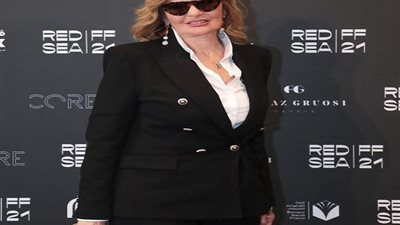 بإطلالة كلاسيكية .. يسرا تجذب الأنظار من مهرجان البحر الأحمر