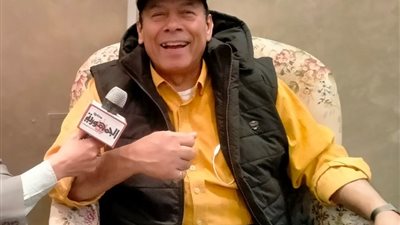 الفنان أحمد ماهر: عاشق ومداح تجوب المحافظات للتوعية بانجازات هذا العهد