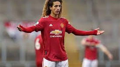 جماهير مانشستر يونايتد تطالب بفرصة أكبر للتونسي حنبعل مجبري