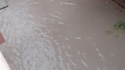 الأمطار تغرق شوارع العجمي
