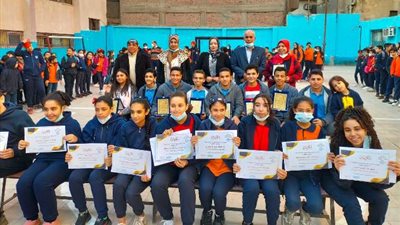 تكريم الطلاب المتفوقين بإدارة السيده زينب التعليمية فى القاهرة.. بالصور