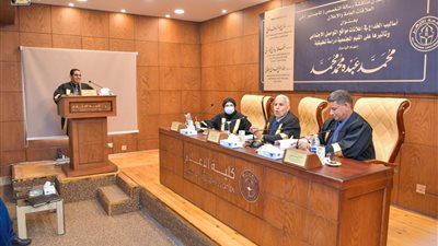 أساليب الخداع في مواقع التواصل الاجتماعي.. في ماجستير بإعلام الأزهر