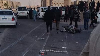 مصرع شخص واصابة اخرين فى حادث تصادم سيارة مع موتوسيكل بالعاشر من رمضان