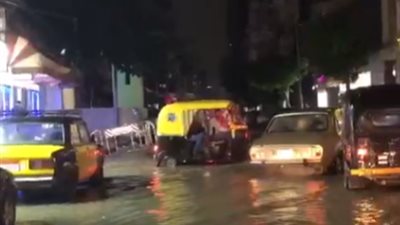 شاهد بالفيديو .. أمطار غزيرة تسقط على الاسكندرية الآن