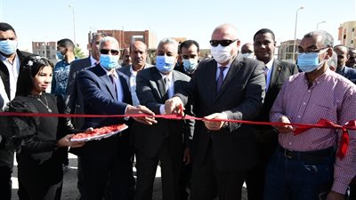 محافظ قنا ورئيس جامعة جنوب الوادى يضعان حجر أساس مشروع جرين سيتى