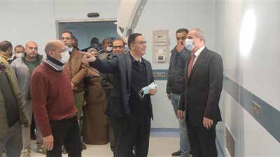 رئيس جامعة القناة يفاجئ أقسام المستشفي ..صور
