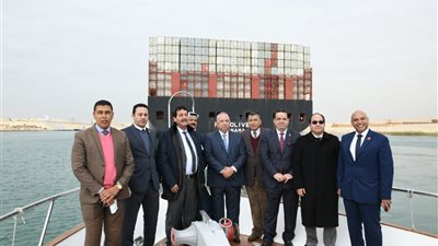وفد لجنة الإسكان والإدارة المحلية والنقل بمجلس الشيوخ يزورقناة السويس..صور