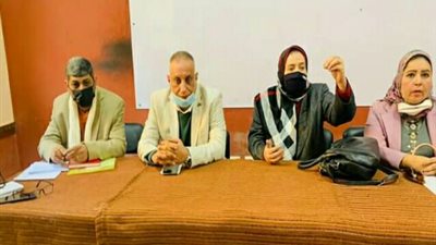 طنطاوى وفايز يعقدان اجتماعاً بمديرى المدارس والمراحل بتعليم الخصوص