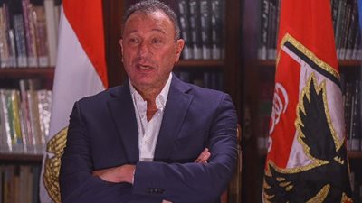 الخطيب يهنيء الجهاز الفني واللاعبين على التتويج بالسوبر الإفريقي
