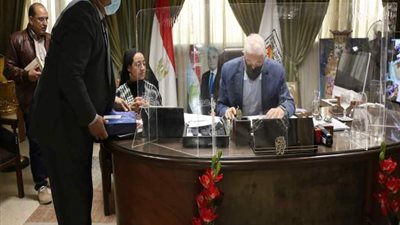 فودة يشيد بجودة الوجبة المدرسية ويصدق علي جدول امتحانات الفصل الدراسى الأول