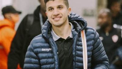 لاعبو الزمالك يتفقدون أرضية ستاد القاهرة قبل مواجهة المحلة