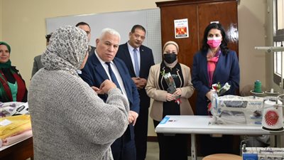 تعليم الإسكندرية يفتتح ورشتين لتعليم الخياطه والتفصيل لضعاف السمع بإداره المنتزه