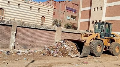 حملات نظافة وتركيب أعمدة إنارة في 3مراكز بأسيوط ..صور