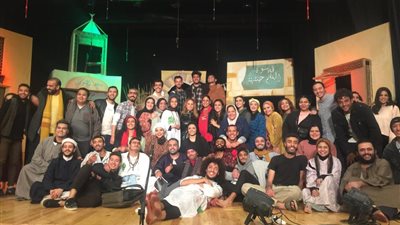فريق تمثيل آداب عين شمس يشارك في مهرجان الاكتفاء الذاتي بمسرحية 