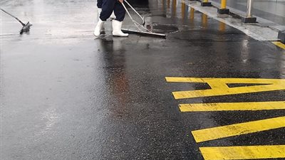طوارئ بالمطار واستعدادات مكثفة لمواجهة موجة الطقس السيئ والأمطار الغزيرة
