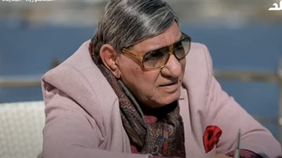 مفيد فوزي: أحمد زكي كان انطوائيا.. ورغدة كانت تخرجه من وحدته.. فيديو