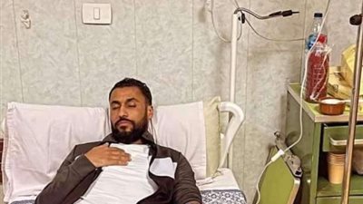 لاعبو الاتحاد السكندرى يزورون حسام عاشور عقب احتجازه فى المستشفى