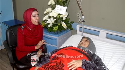 تكريم السيسي وسام على صدري وهديته اسعدتني.. سيدة الشهامة تتحدث لـ 