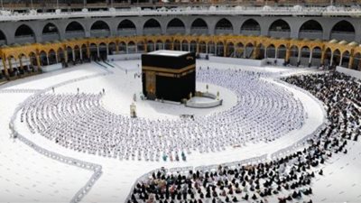 رئاسة شئون الحرمين تقرر تخصيص ٣٤ مساراً في صحن المطاف للمعتمرين