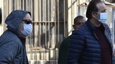 اشرف زكى وأيمن عزب ومنير مكرم أول الحاضرين بجنازة مها أبو عوف.. صور