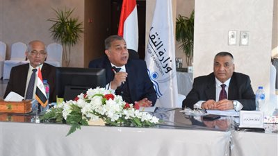 اعتماد القوائم المالية والحسابات الختامية لشركات القابضة للطرق والكبارى لعام 2021/2020