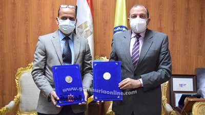 رئيس جامعة بني سويف يوقع اتفاقية تعاون مع اتحاد الريشة الطائرة