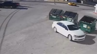 بالفيديو.. سيدة أمريكية ترمي ابنها في صندوق القمامة والشرطة تلقي القبض عليها