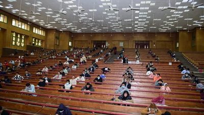 ٩٦٧٤ طالب وطالبة يؤدون امتحانات الفصل الدراسي الاول بحقوق سوهاج