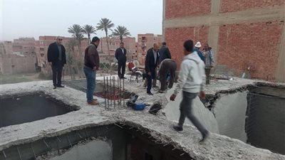 الجيزة تزيل أدوار مخالفه بعقارات بترسا في أبو النمرس