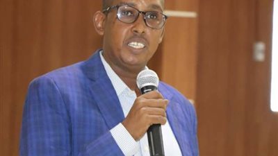 إصابة المتحدث باسم الحكومة الصومالية جراء تفجير انتحاري