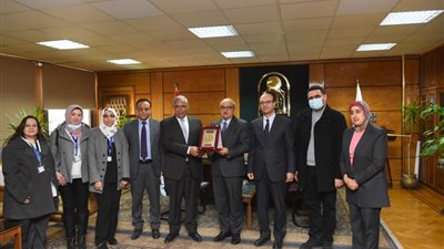 رئيس جامعة أسيوط يستقبل الرئيس التنفيذي لهيئة تمويل العلوم والتكنولوجيا