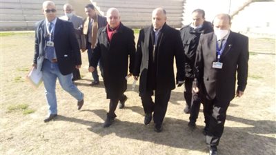 مدير تعليم مطروح يفاجئ المدرسة النووية..صور