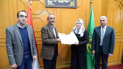محافظ الإسماعيلية يكرم فريق منظومة الشكاوى الحكومية