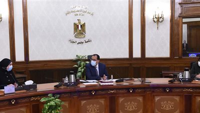 مدبولى: المجمعات الصناعية جزء من توجه الدولة نحو توفير فرص العمل للشباب ودعم الإقتصاد الوطني