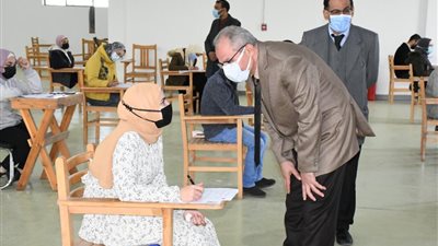 رئيس جامعة قناة السويس يتفقد لجان إمتحانات ذوي الهمم..صور