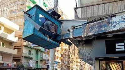 حملات مكثفة بمراكز ومدن الشرقية لرفع وإزالة الإعلانات واللوحات غير المرخصة