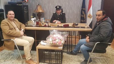 رئيس جهاز الشروق يقدم التهنئة بعيد الشرطة لقيادات الأمن فى المدينة.. بالصور