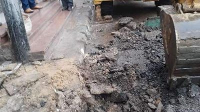 محافظ الشرقية يُتابع أعمال إصلاح إنفجار ماسورة مياه بشارع عبد السلام عارف إتجاه ميدان التحرير