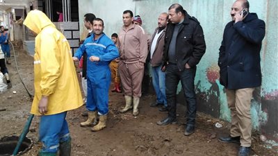 إستمرار جهود رفع مياه الأمطار بمدن وقرى كفرالشيخ..صور