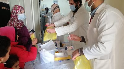علاج ١٤٨٦ مريضا بالمجان في قافلة طبية بدمياط