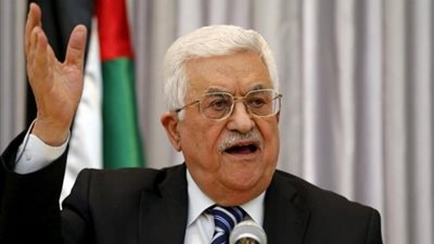 صحيفة تكشف أن أبو مازن طلب من غانتس الإفراج عن 25 أسيرا أمنيا