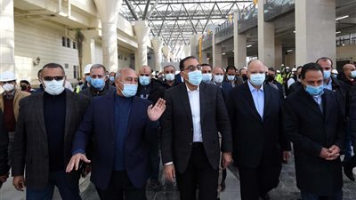 مدبولى: الرئيس وجه بسرعة الانتهاء من مكونات منظومة النقل الجماعي