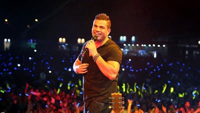 عمرو دياب يُحيي ثالث حفلاته في السعودية 12 أبريل