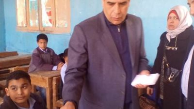 مدير تعليم الخانكة يوجه رسالة شديدة اللهجة لمتابعة سلبيات المدارس