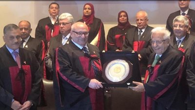 عين شمس تمنح الدكتوراة الفخرية لأحمد عكاشة