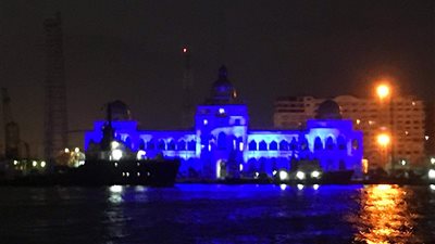 مبنى إرشاد بورسعيد باللون الأزرق تضامنا باليوم العالمى للتوحد.. صور